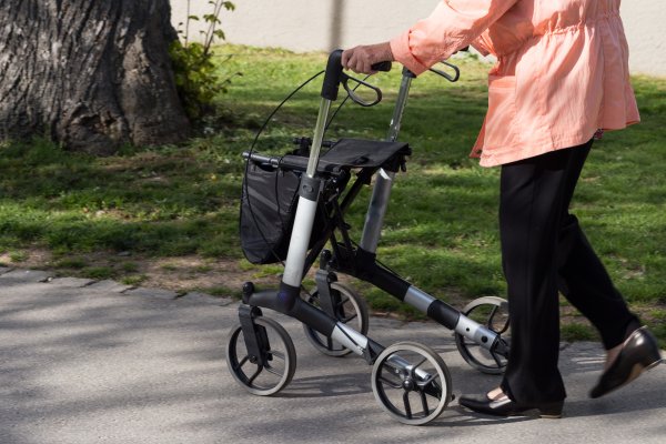 best rollators rollator walkers 2019 woman outside with 4-wheeled rollator